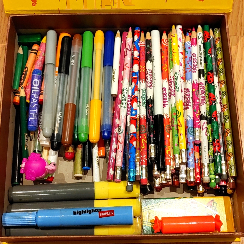 🎁 GWP - Random Art Supplies